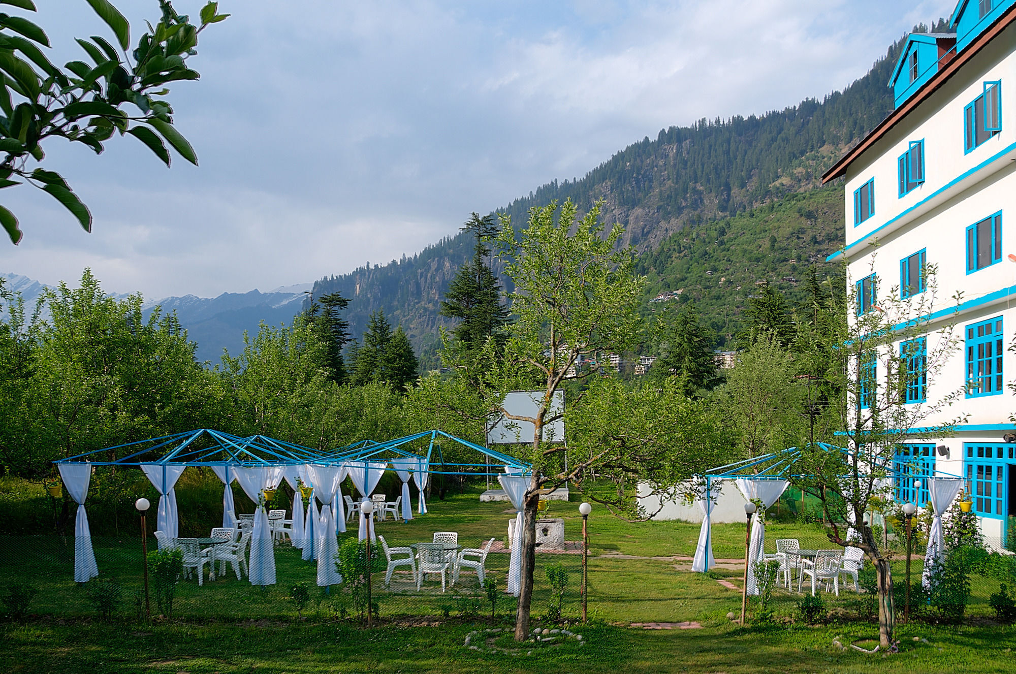 Отель Treebo Trend Celebriti Manali Vashist Экстерьер фото