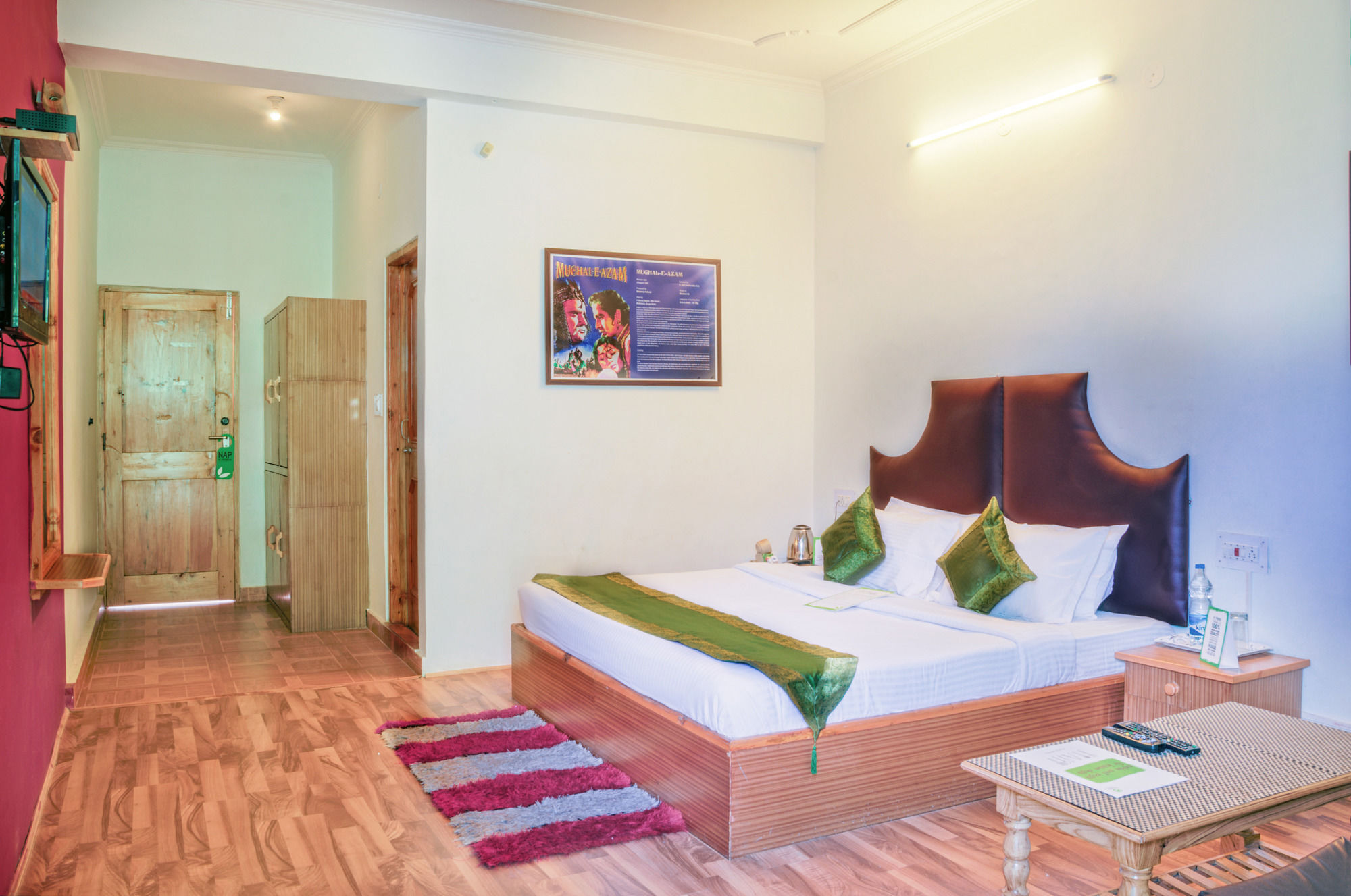 Отель Treebo Trend Celebriti Manali Vashist Экстерьер фото
